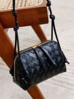 Women's Leather Knot Detailed Crossbody Bag