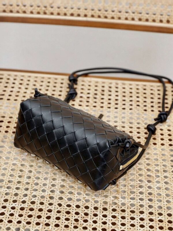 Women's Leather Knot Detailed Crossbody Bag