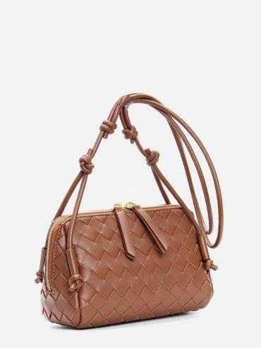 Women's Leather Knot Detailed Crossbody Bag.2